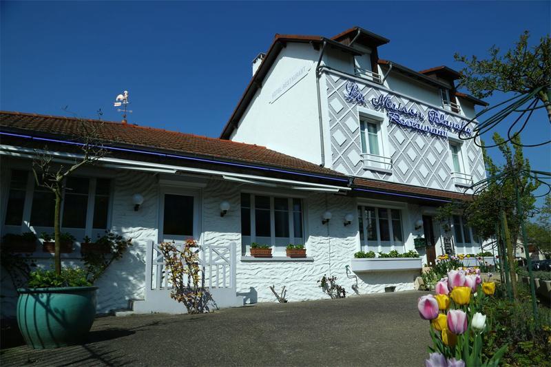 Hotel Restaurant Maison Blanche Ренжи Екстериор снимка